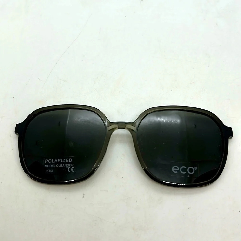 ECO Oleander Magnet Clip On Polarized Sunglasses. Black NWT